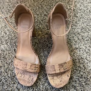 Size 6 cork style heels.